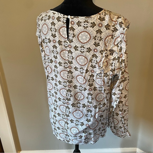 Patterned top - Picture 2 of 4